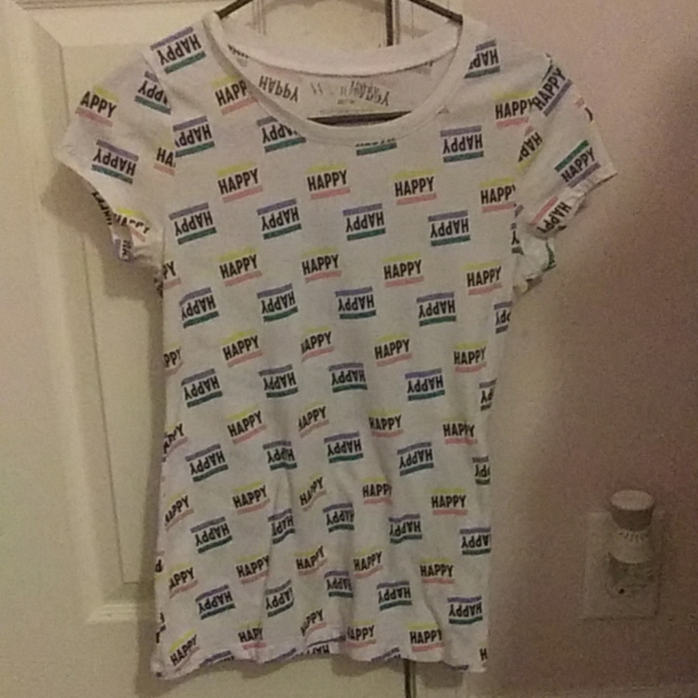 Cute tee That's says Happy all over